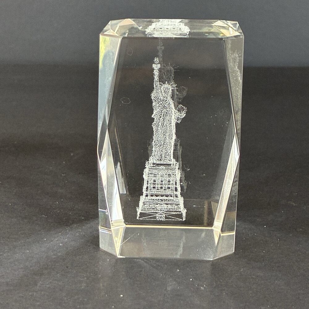 Statue Of Liberty 3D Etched Crystal Art Glass Paperweight